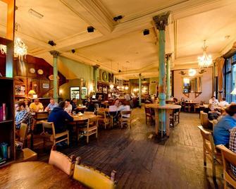 The Red Lion Leytonstone - London - Restaurant