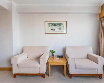 Baoding Zhong Yin Hotel - Baoding - Living room