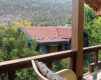 Turkuaz Bungalows - Cirali - Balcón