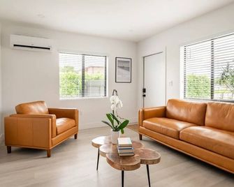 Papas Villa Duplex Centrally Located in Miami. Both units included. - Mai-a-mi - Phòng khách