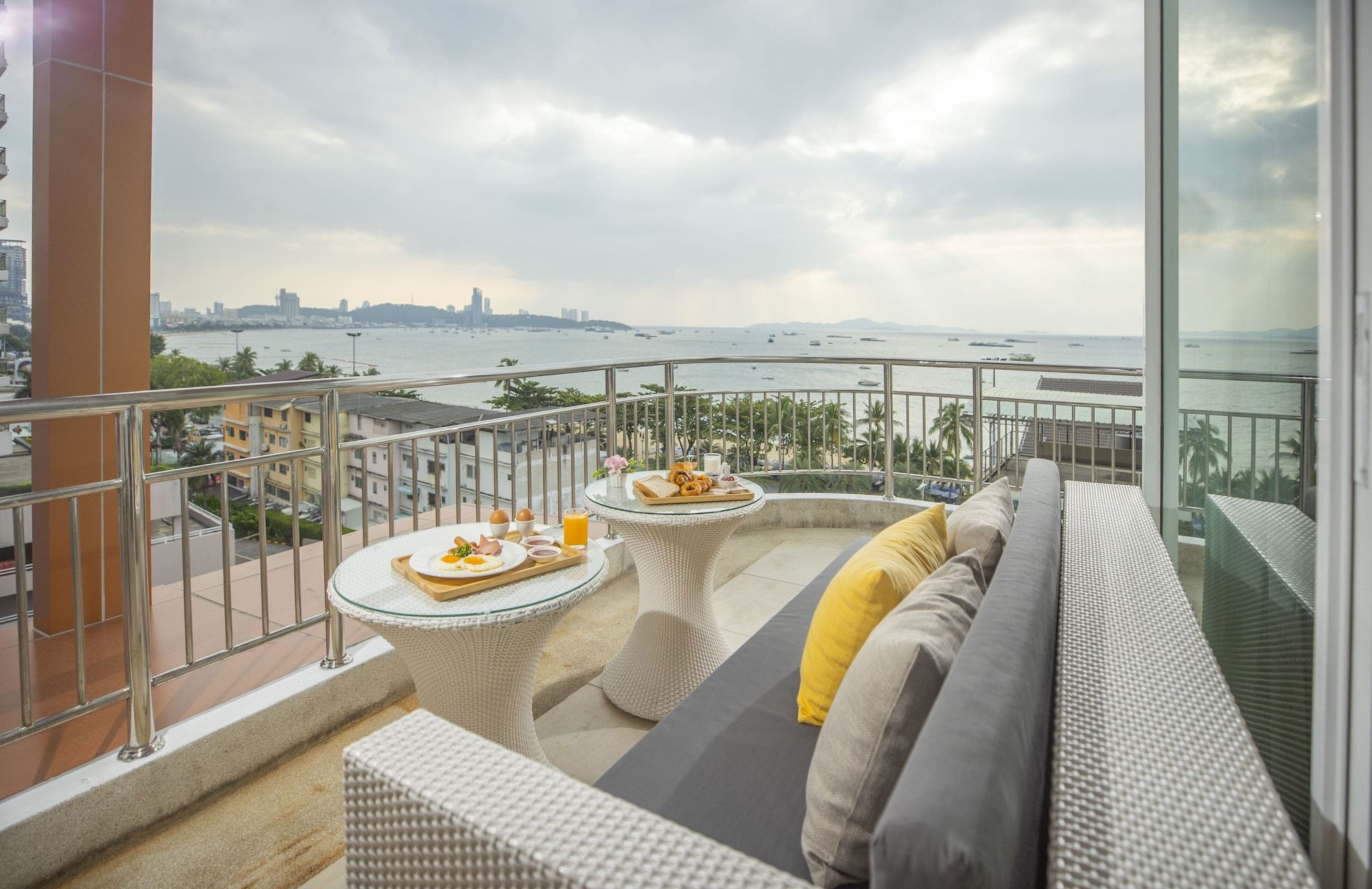 Pattaya Sea View Hotel - Sha Extra Plus