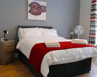 Durham 3 Bedroom House With Parking - Durham - Bedroom