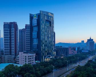 Holiday Inn Express Yangjiang City Center By IHG - Yangjiang - Building