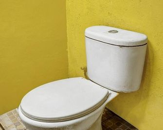 Hotel O Kampung Wisata Ekologi Puspa Jagadneargunung Kelud - Blitar - Bathroom