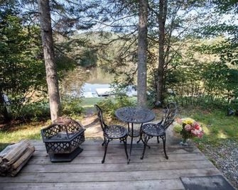 Tranquil Cottage at FarAway Pond - Dalton - Patio
