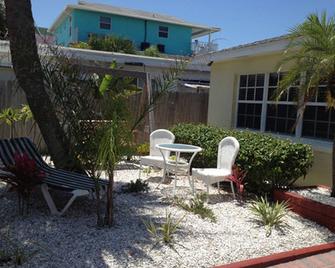 Sand Glo Villas - Indian Shores - Patio