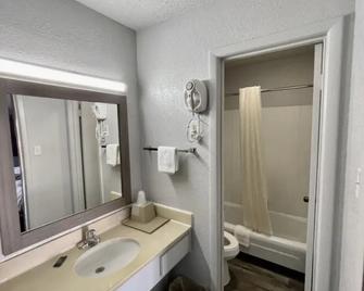 Delux Inn Cleburne - Cleburne
