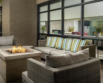 Home2 Suites by Hilton Denver Central Park - Denver - Edificio