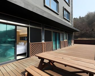 Incheon (Wolmido) Dubai Hotel - Incheon - Balcón