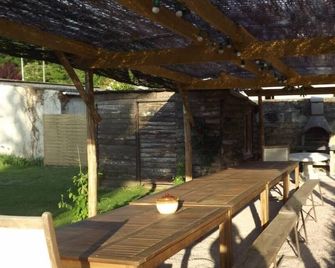 In the heart of Fontevraud-l'Abbaye - Fontevraud-l'Abbaye - Patio