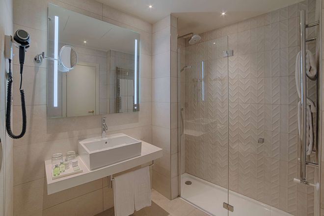 NH Bologna De La Gare - Bologna - Bathroom