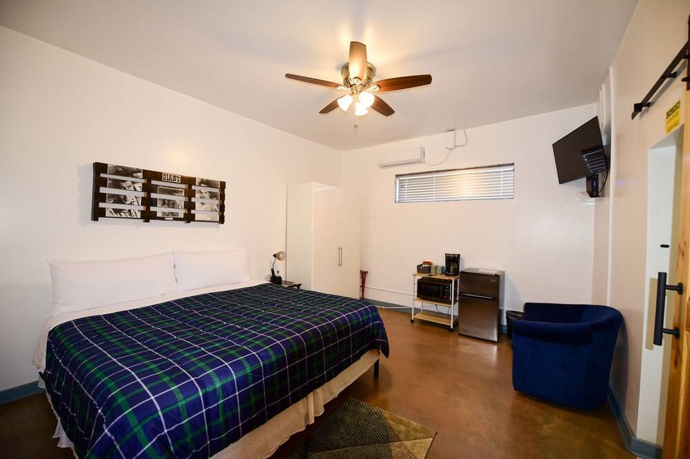 Carmen's Marfa Boutique Hotel/Elsie King Bedroom En-Suite - Marfa - Camera da letto