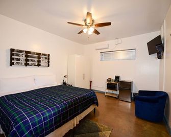 Carmen's Marfa Boutique Hotel/Elsie King Bedroom En-Suite - Marfa - Habitación