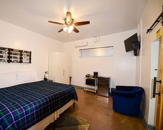 Carmen's Marfa Boutique Hotel/Elsie King Bedroom En-Suite - Marfa - Camera da letto