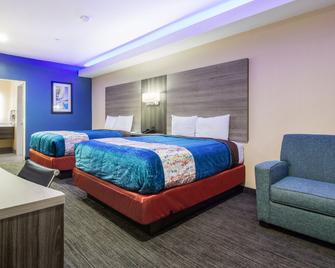 Scottish Inn & Suites Houston Willowbrook - Jersey Village - Спальня