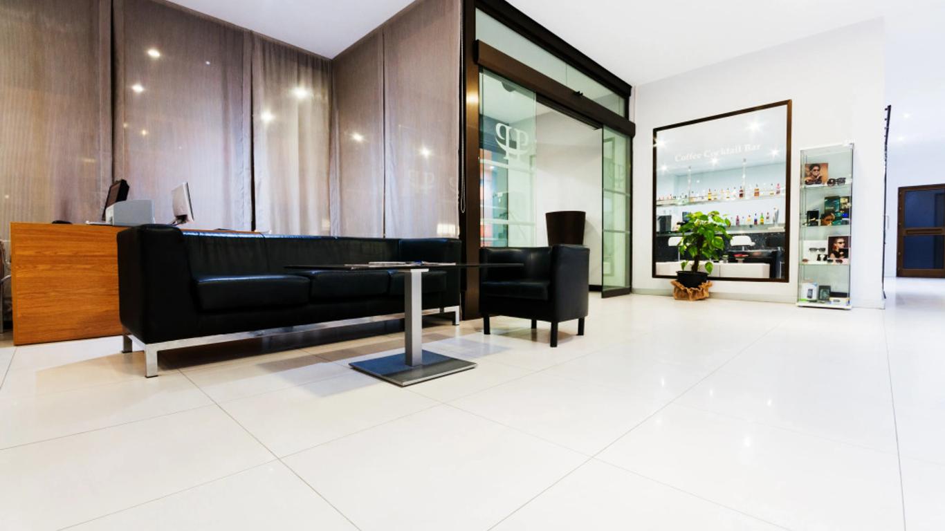 Hotel Fontana Plaza