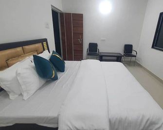 Us Resort - Daltonganj - Building