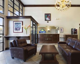 Days Inn & Suites by Wyndham Tuscaloosa - Univ. of Alabama - Tuscaloosa - Phòng khách