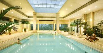 Dalian Kerren Hotspring Hotel - Dalian - Pool