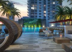 Global Luxury Suites Miami Worldcenter - Miami - Zwembad