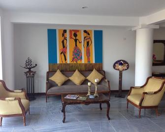 Hotel Titopolis - Playas - Sala de estar
