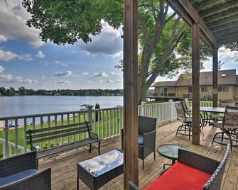 Linden Lakefront Hideaway Dock and Private Beach! - Fenton - Balcony