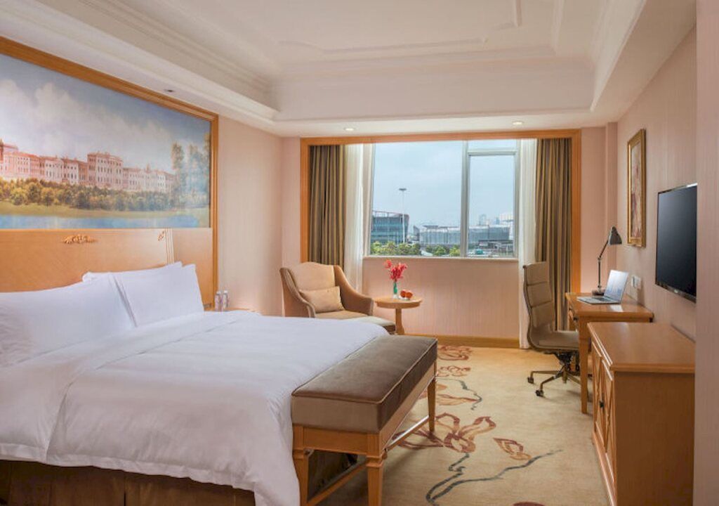 Vienna Hotel Shenzhen Fuyong Village thumbnail 3