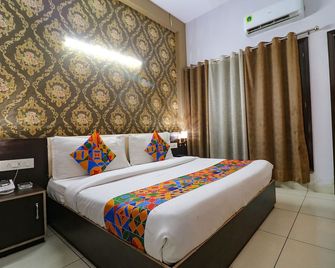 Fabhotel K9 - Ludhiana - Schlafzimmer