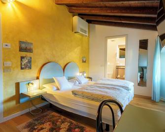 Hotel San Filis - San Felice del Benaco - Sypialnia