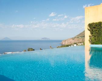 Hotel Ravesi - Malfa - Piscina