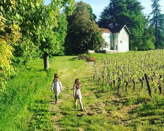 Gites At The Foot Of Vallobles Vallonnes Du Fronsadais - Fronsac - Golf course