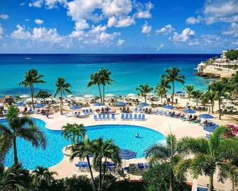 رويال أيسلاندر ريزورت لا بليدج - سيمبسون باي - حوض السباحة