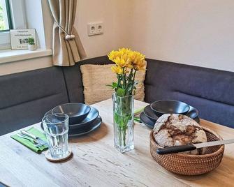 Nice apartment for 2 guests with WIFI, TV, balcony and parking - Fusch an der Großglocknerstraße - Essbereich