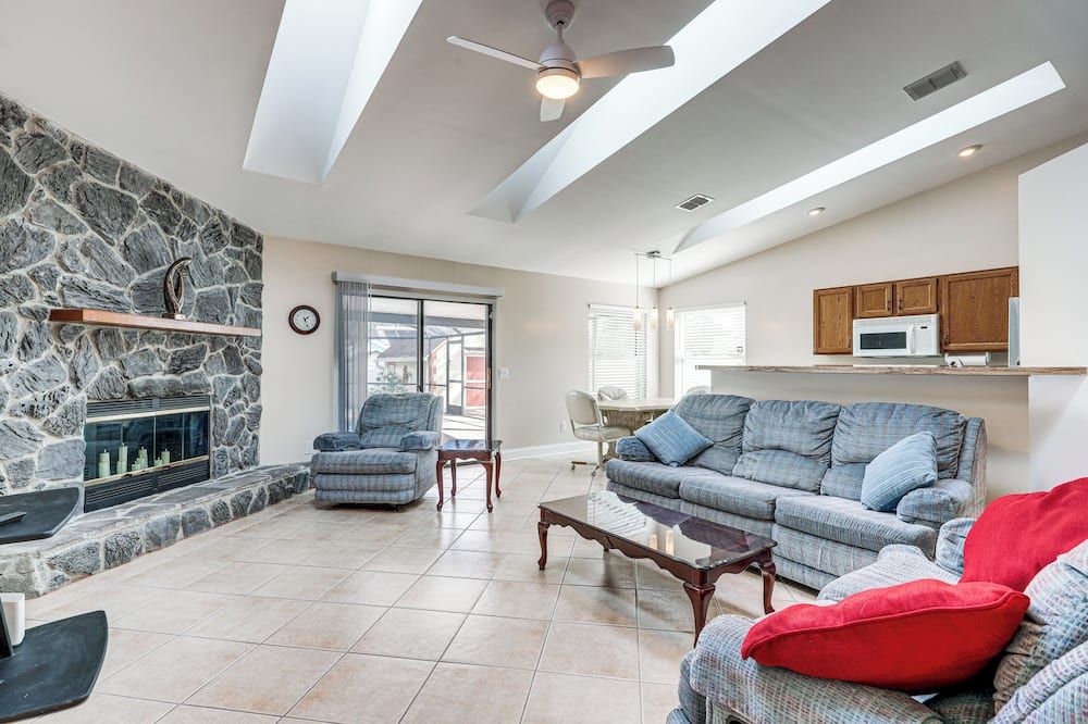 هوم بو/2 بول 5 مي تو نيبتون بيتش إن جاكسونفيل - جاكسونفيل (فلوريدا) - غرفة معيشة