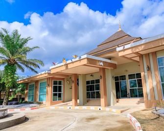 Saline Hot Spring Resort - Khlong Thom - Edificio