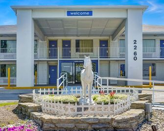 Motel 6 Lexington I-75 Hamburg - Lexington - Edificio