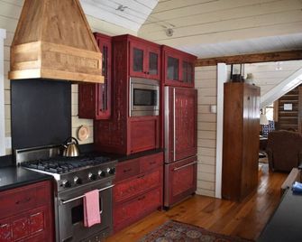 Charming Log Cabin in the Heart of Crested Butte - Crested Butte - Kitchen