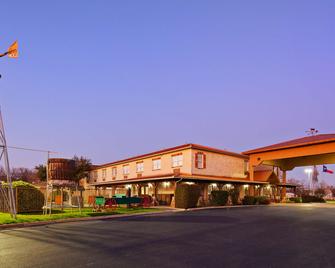 Best Western Plus Fredericksburg - Fredericksburg - Rakennus