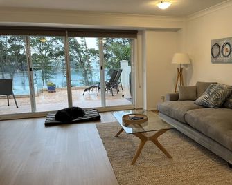 Denhams Beach side holiday apartment - Batemans Bay - Wohnzimmer