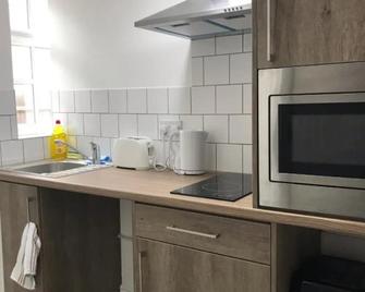 Lancaster Place Apartments - Leicester - Kitchen