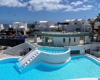 Kikere Studios - Puerto del Carmen - Pool