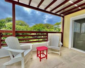 Turtle Villa @Las Palmas Beach, Dixon Cove - Coxen Hole - Balcony