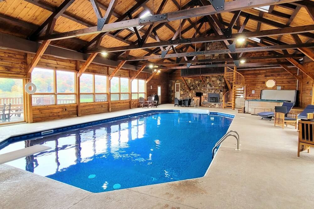 Lodge W/ Indoor Private Heated Pool + Hot Tub + Fire Pit + Pond, On 19 Acres