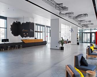 Hampton by Hilton Dubai Al Seef - Dubai - Lobby