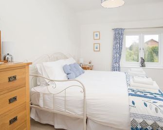 Mona's Cottage - Ancroft - Bedroom