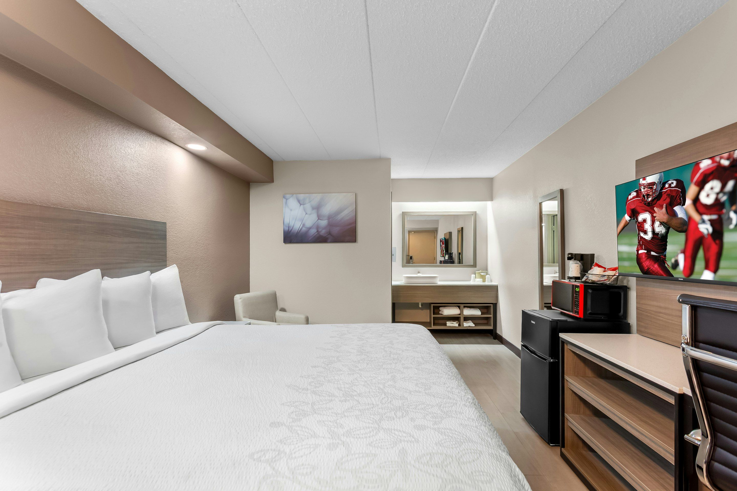 Red Roof Plus Chicago - Hoffman Estates