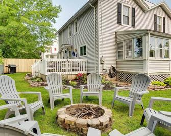 Sodus Point Home - Walkable to Beach! - Sodus - Patio