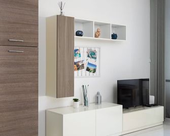 Spacious 3BD Apartment with Country Views & Large Front Terrace with Outside Furniture - Iż-Żebbuġ