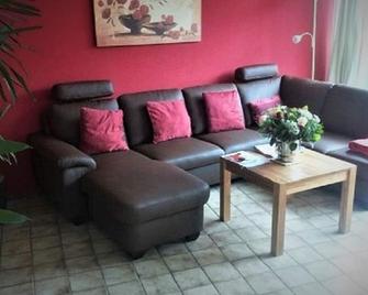 Super Haus mit Garten mit vielen Rosen, Fahrradschuppen mit 3 Fahrräder. - Brouwershaven - Living room