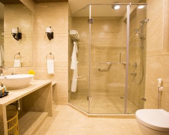 Kiscol Grands Hotel - Coimbatore - Bathroom